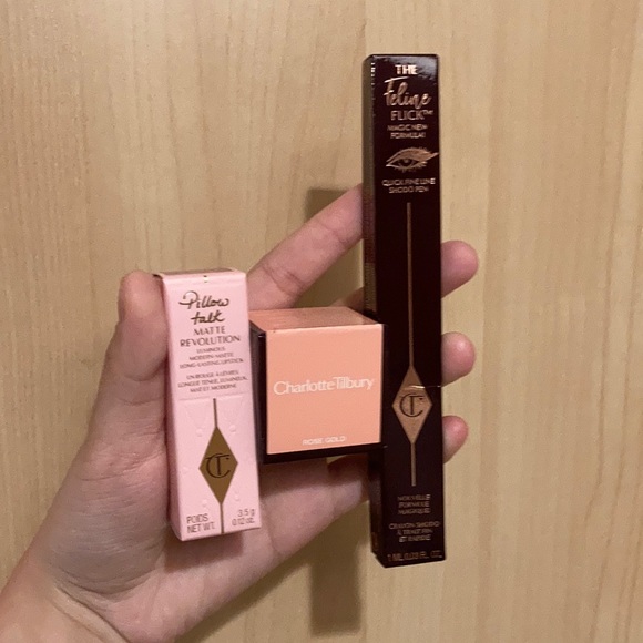 Charlotte Tilbury Liquid Eyeliner, Pillow Talk Lipstick, Eyes to Mesmerize - Picture 1 of 4